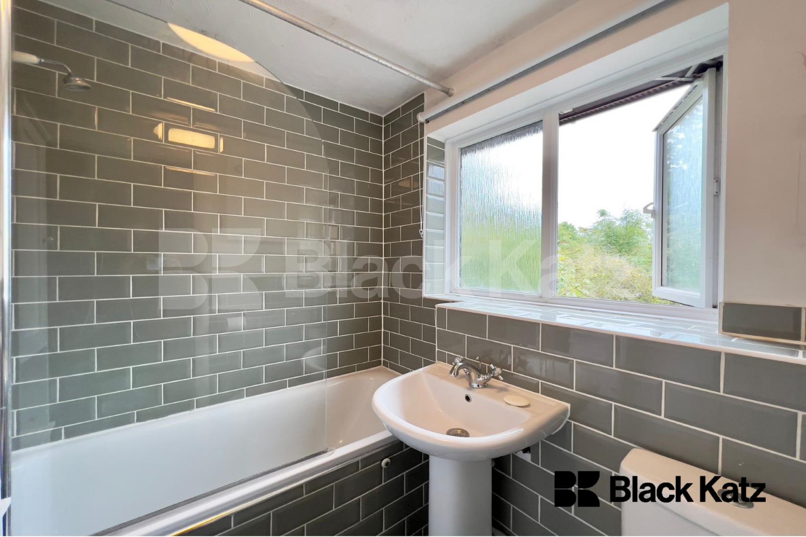 Modern apartment set within private woodlands Linwood Close, Peckham